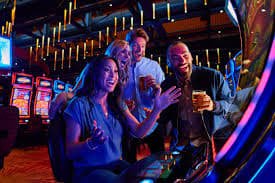 တိုက်ရိုက်ထုတ်လွှင့်သည့် Live Casino ဒီလာများ
