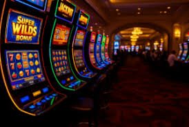 အွန်လိုင်း ကတ်ဂိမ်း Baccarat Poker Dragon Tiger ဇယားပေါ် ကတ်ဖြန့်ကာ ကစားနေသော မြင်ကွင်း